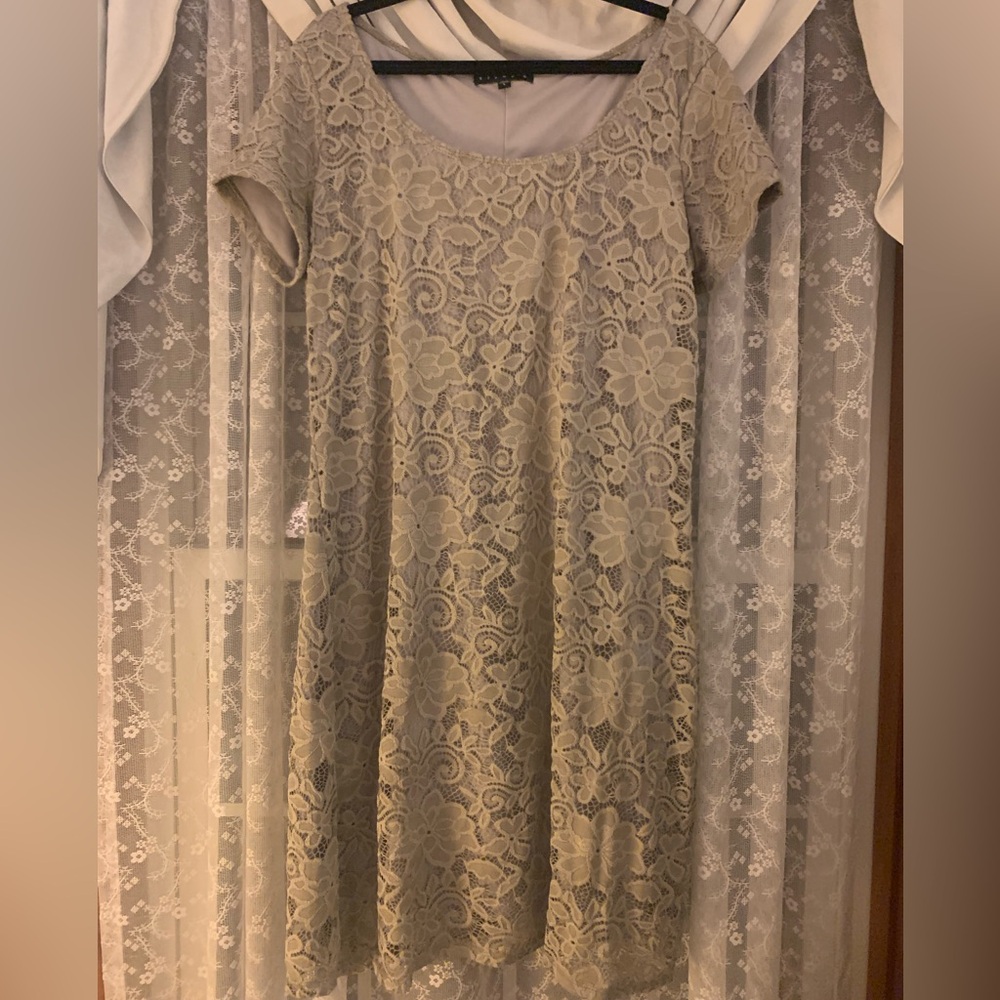 Tiana B. Lace w/lining dress. Above knee. Beige. - Picture 2 of 8